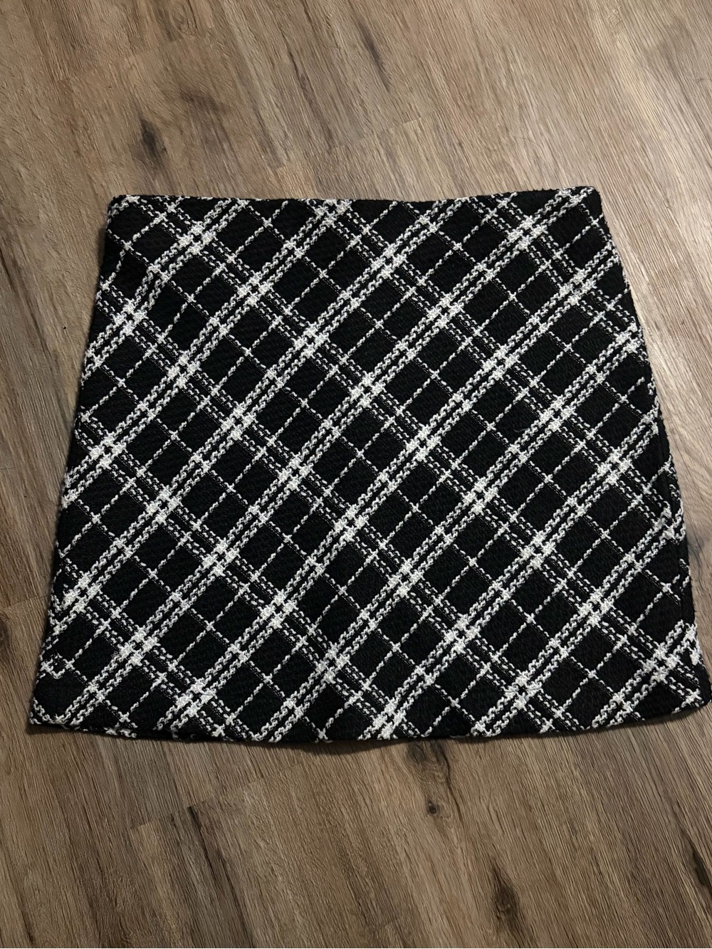 Gilli - Black and White Knit Plaid Skirt - Size Large